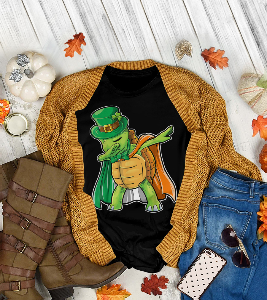 Dabbing Turtle St Patricks Day Leprechaun with Irish Flag Cape T-Shirt