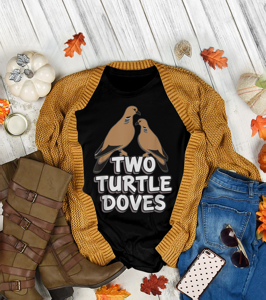 Two Turtle Doves Song 12 Days Christmas Bird T-Shirt