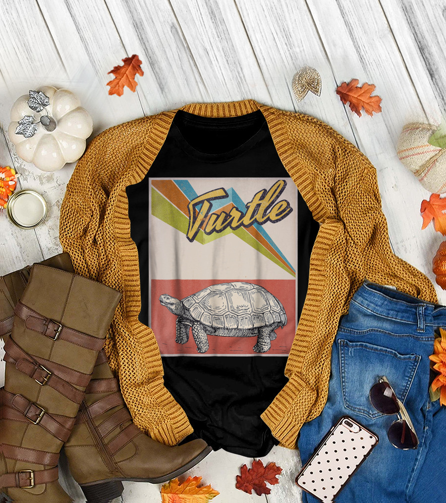 Vintage Turtle Retro Style with Triangular Lines T-Shirt