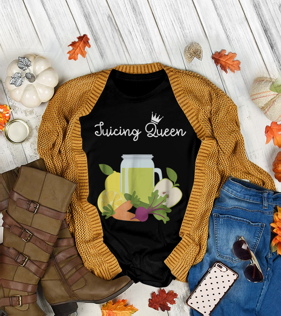 Juicing Queen Green Juice Vegetarian Vegan Crown Lemons Apples Carrots Beets T-Shirt