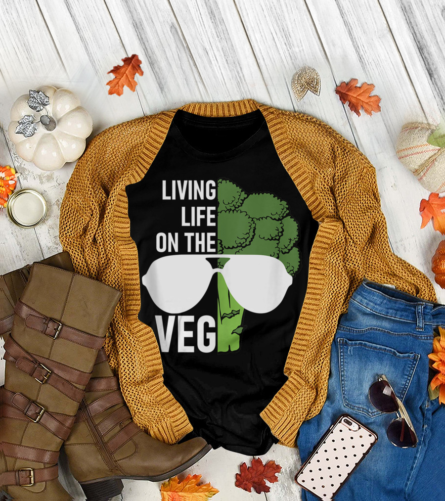 Living Life On The Veg Quirky Joke Vegetarian Vegan Broccoli Sunglasses T-Shirt