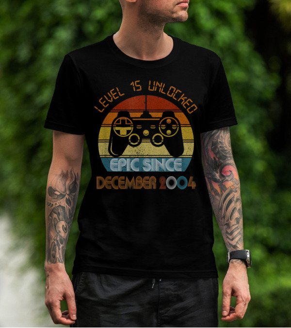 Level 15 Unlocked Epic Since December 2004 Retro Game Controller T-Shirt
