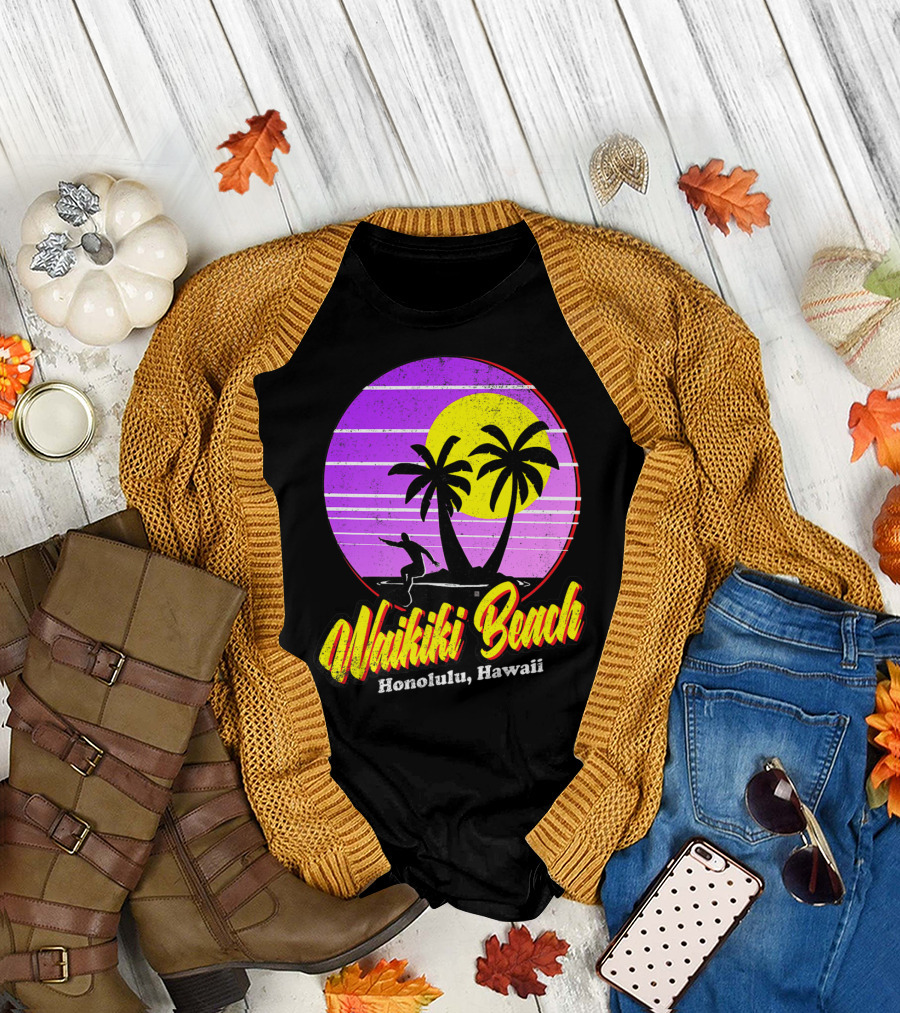 Waikiki Beach Honolulu Hawaii Retro Surfer 80s Vintage Palm Sunset T-Shirt