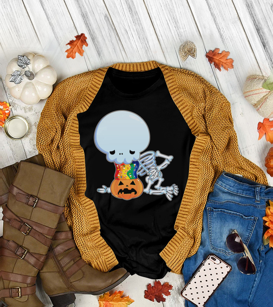 Skeleton Throwing Up Rainbow Candy in Halloween Pumpkin T-Shirt