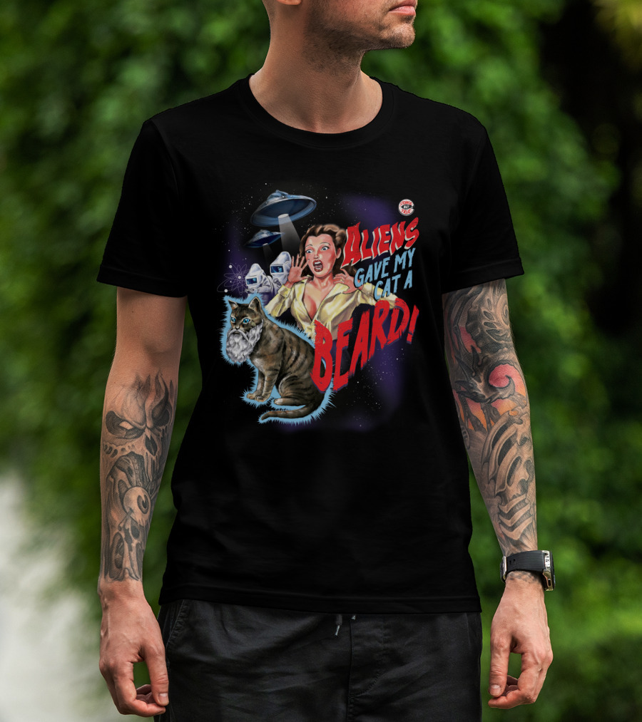Aliens Gave My Cat A Beard UFO Encounter Retro Sci-Fi Comic T-Shirt
