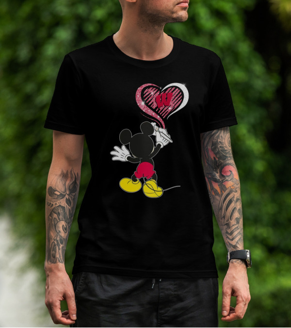 Mickey Painting Heart With Wisconsin Badgers W T-Shirt