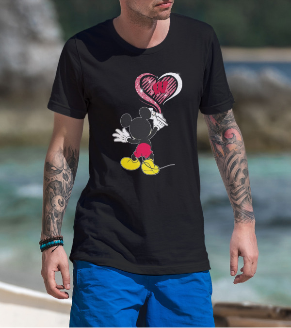 Mickey Painting Heart With Wisconsin Badgers W T-Shirt