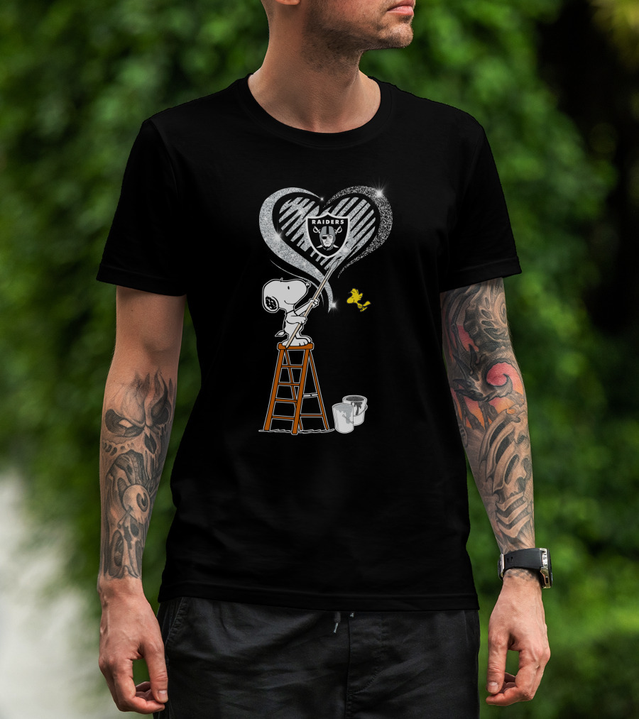 Snoopy Painting Heart Raiders 23 Oakland Raiders Football Nfl Peanuts Woodstock T-Shirt