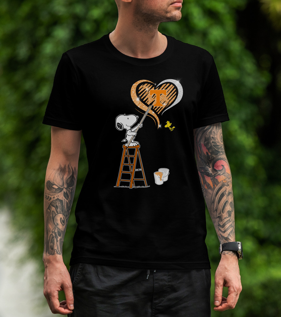 Snoopy Painting Tennessee Volunteers Heart With Woodstock T-Shirt