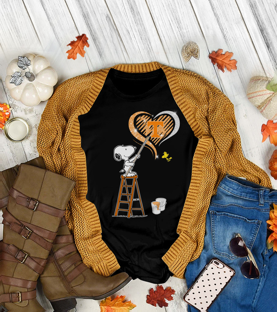 Snoopy Painting Tennessee Volunteers Heart With Woodstock T-Shirt