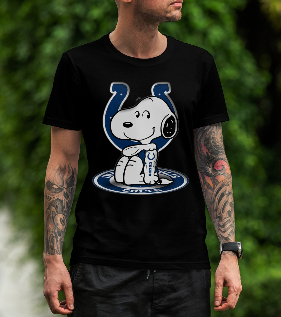 Snoopy Hugging Indianapolis Colts Horseshoe T-Shirt
