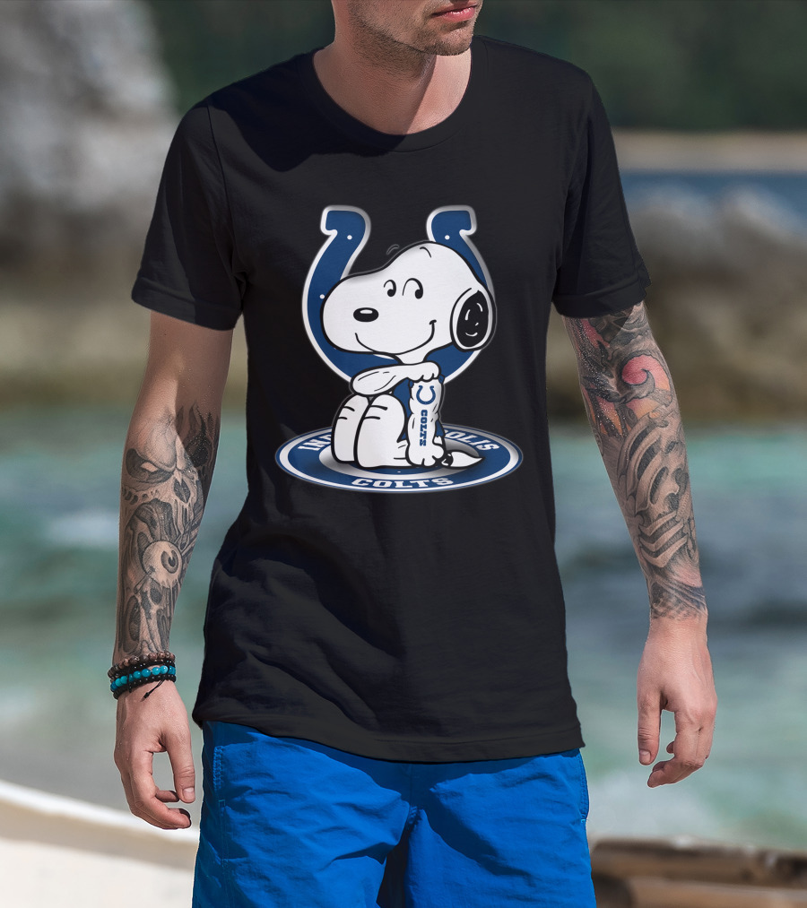 Snoopy Hugging Indianapolis Colts Horseshoe T-Shirt