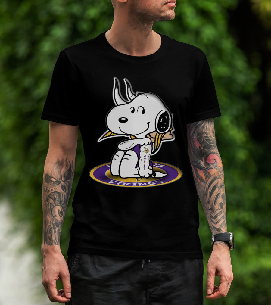 Minnesota Vikings Snoopy Peanuts Cuddly Football Fan T-Shirt