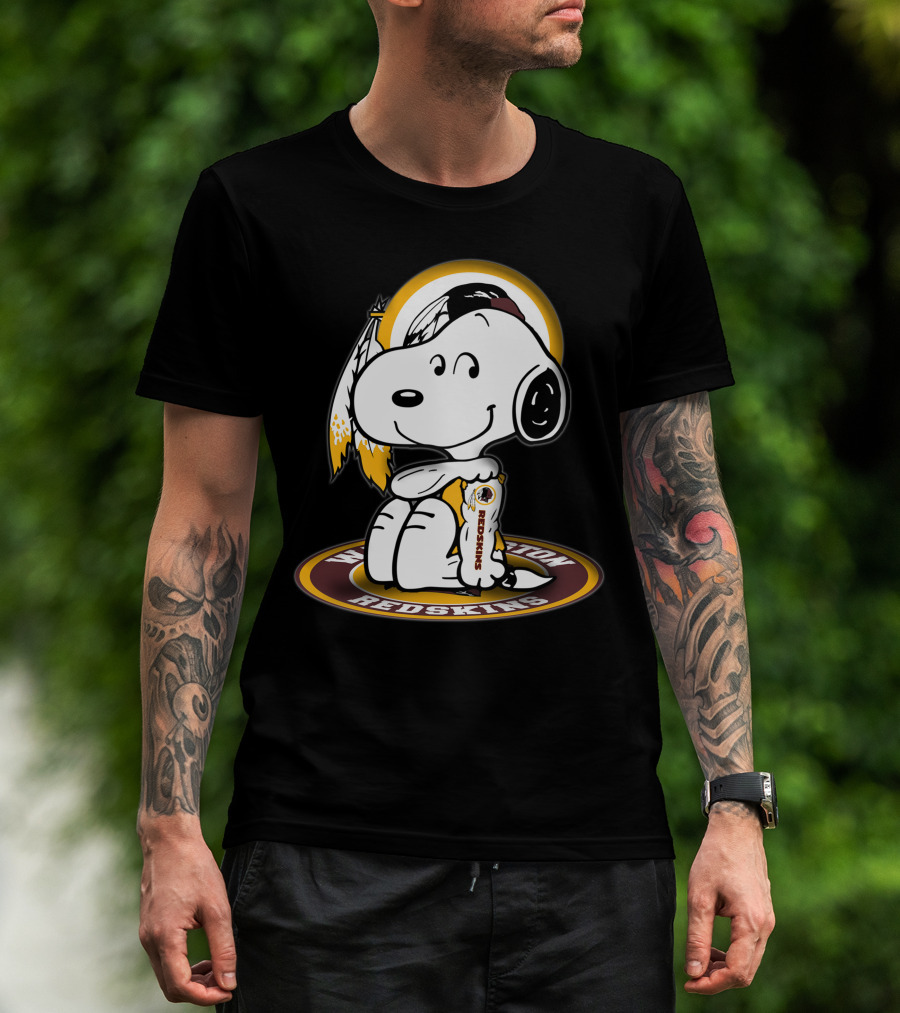 Snoopy Hugging Football Trophy Washington Redskins Sports T-Shirt