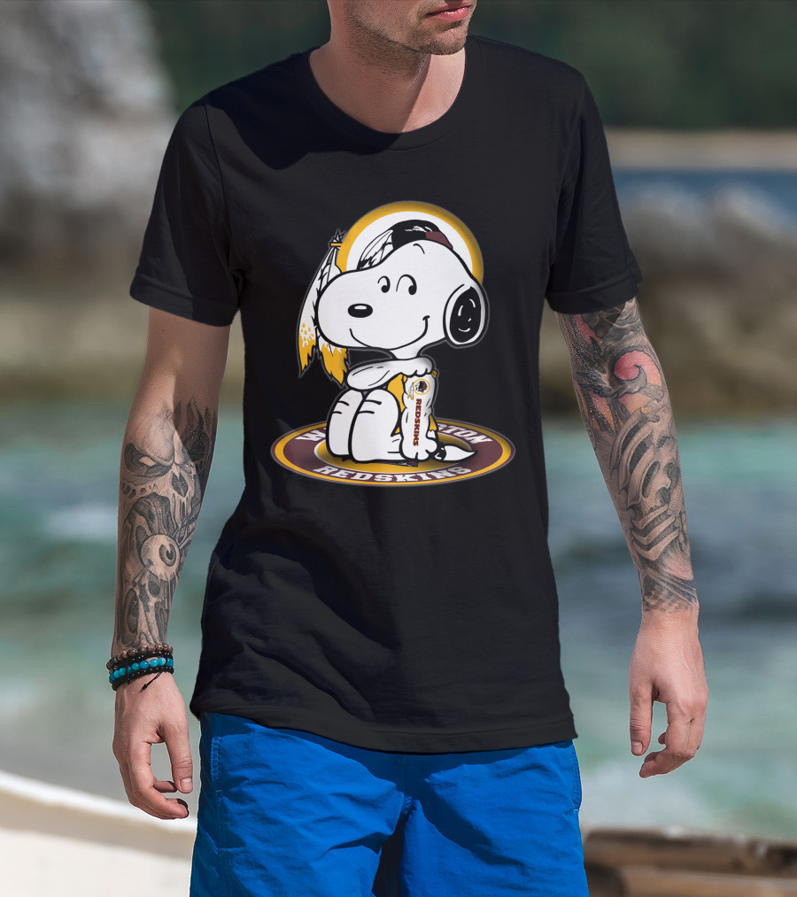 Snoopy Hugging Football Trophy Washington Redskins Sports T-Shirt