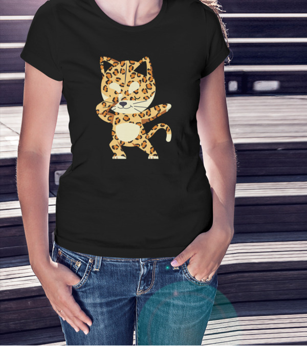 Dabbing Cheetah Big Cat Funny Dabbing Ani Leopard T-Shirt