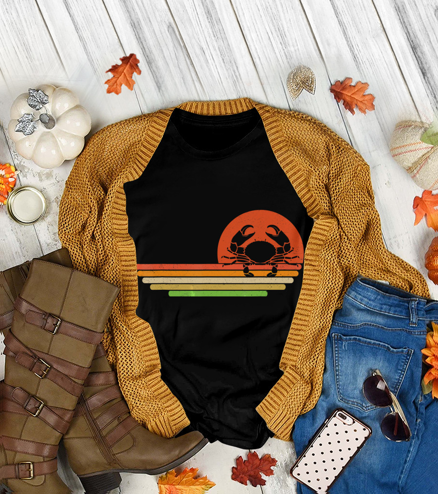 Distressed Vintage Sunset Crab Retro Lines T-Shirt