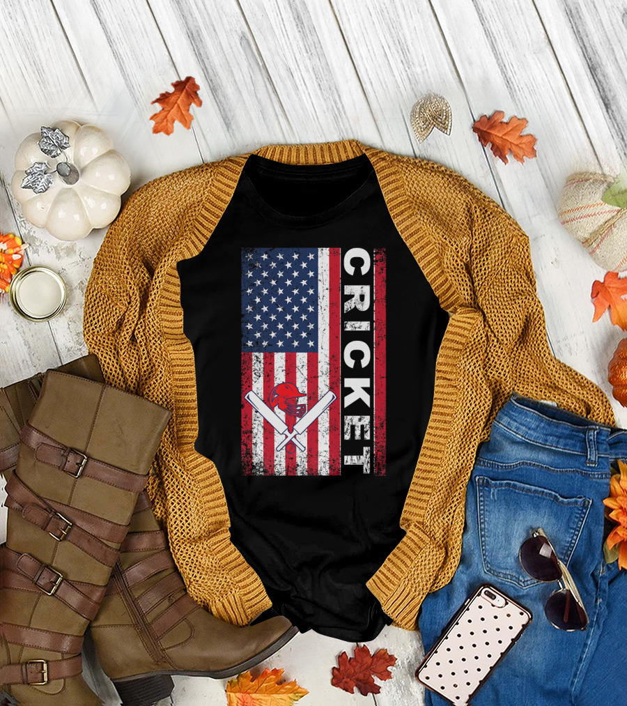 USA Flag Cricket Helmet Crossed Bats American T-Shirt