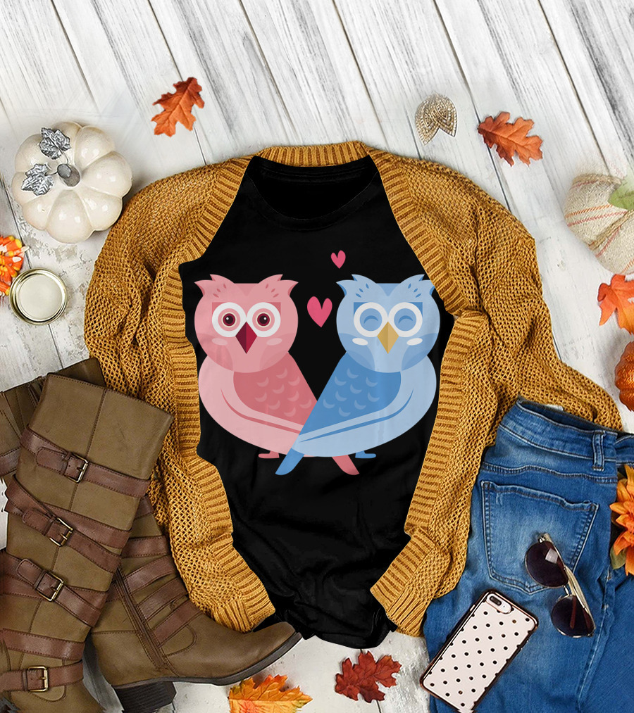 Cute Owls Birds in Love Couple with Hearts T-Shirt