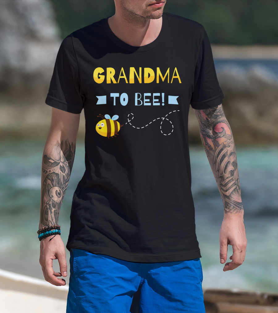 GRANDMA TO BEE Pregnancy Announcement With Bumblebee T-Shirt