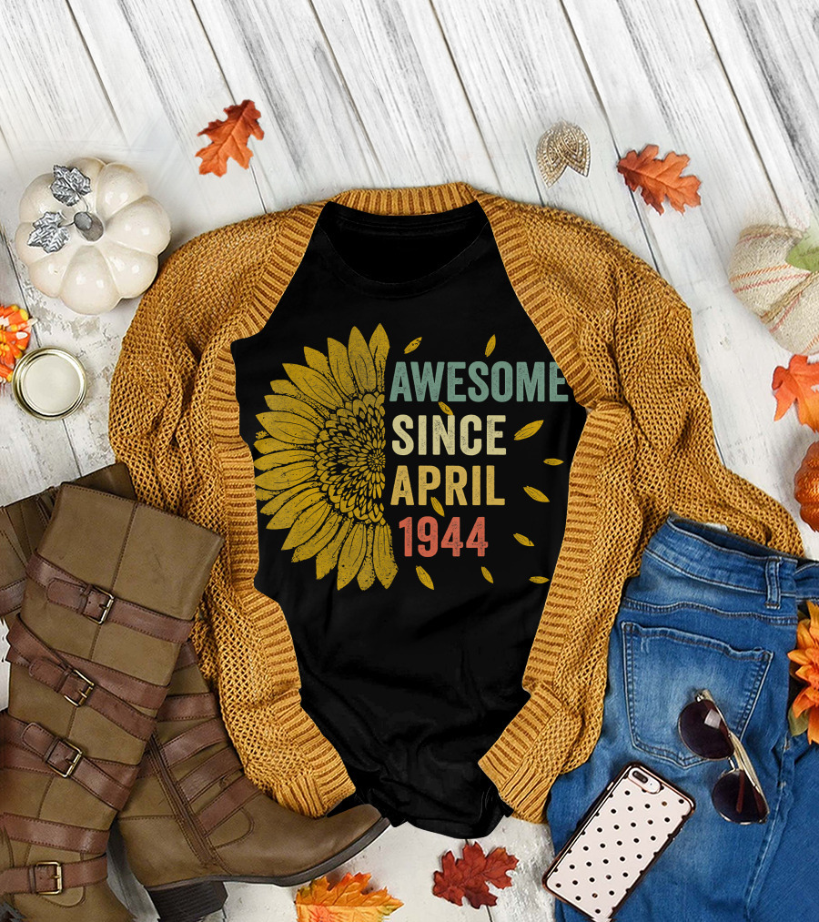 Awesome Since April 1944 Sunflower Vintage 76 Years T-Shirt