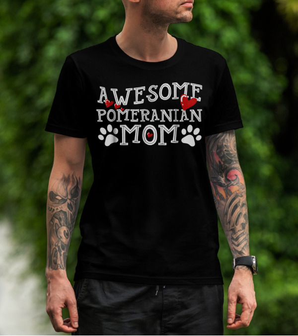 Awesome Pomeranian Mom Hearts And Paw Prints T-Shirt