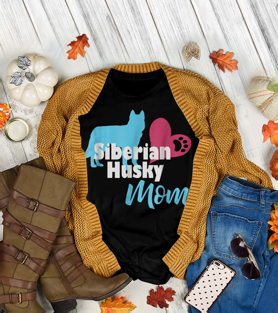 Siberian Husky Mom Love Paw Prints T-Shirt