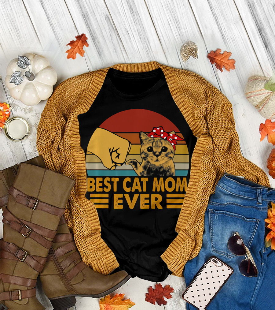 Best Cat Mom Ever Vintage Be Fist Bump Cat with Bow Retro Stripes T-Shirt