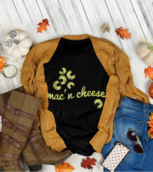 Classic Vintage Mac'n Cheese Text With Pasta Shapes T-Shirt