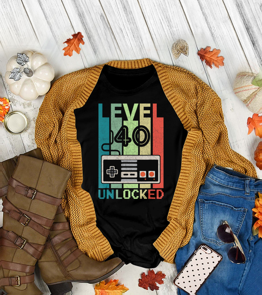 Level 40 Unlocked Video Gamer 40th Retro Controller T-Shirt