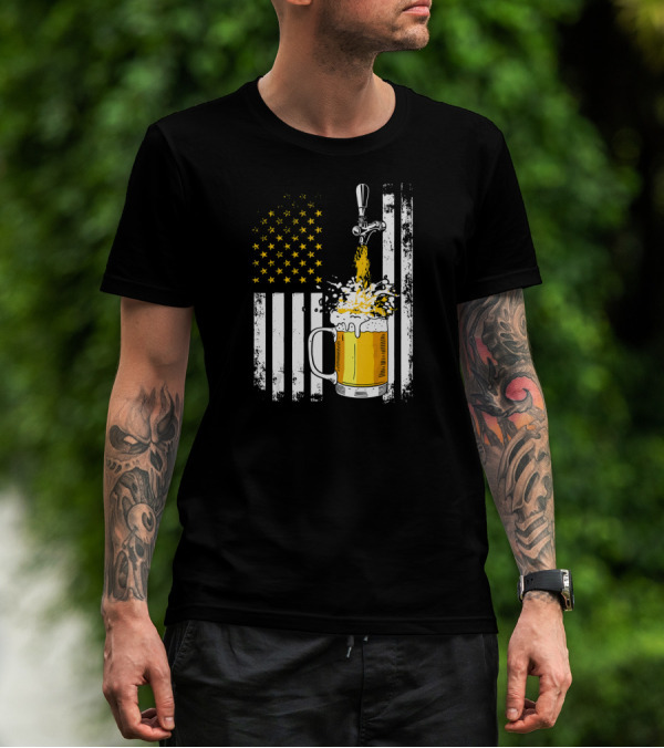 Retro Craft Beer Pouring From Tap Into Mug With American Flag Background T-Shirt