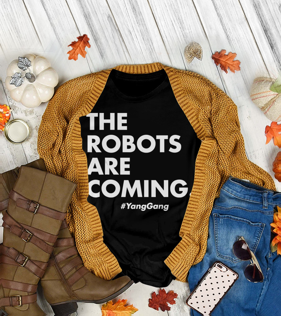 THE ROBOTS ARE COMING #YANGGANG T-Shirt