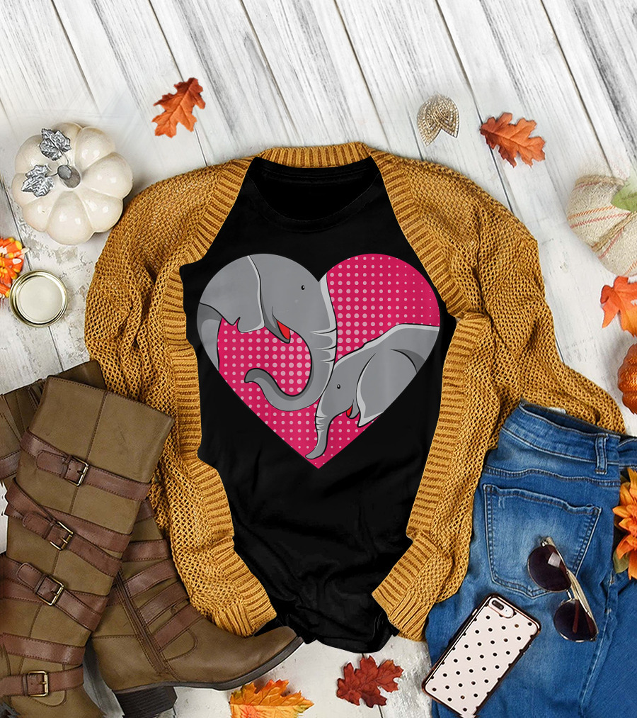Elephant Mom Mommy Day Baby Family Heart Pink Polka Dots T-Shirt