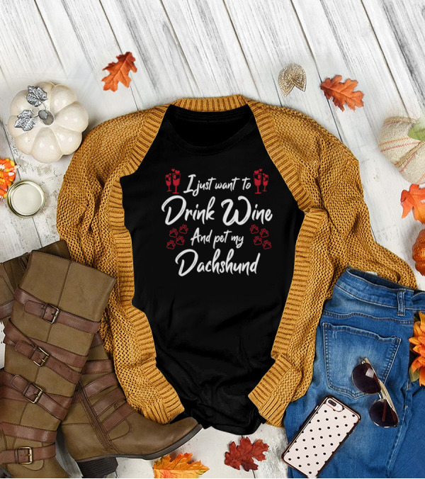 I Just Want To Drink Wine And Pet My Dachshund With Paw Prints And Wine Glasses T-Shirt