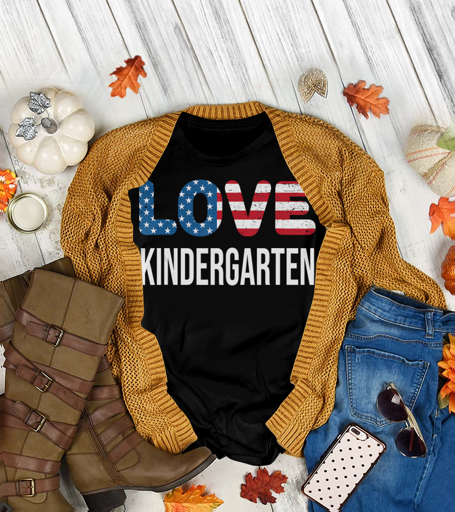 Love Kindergarten 4th Of July Stars And Stripes Teacher T-Shirt