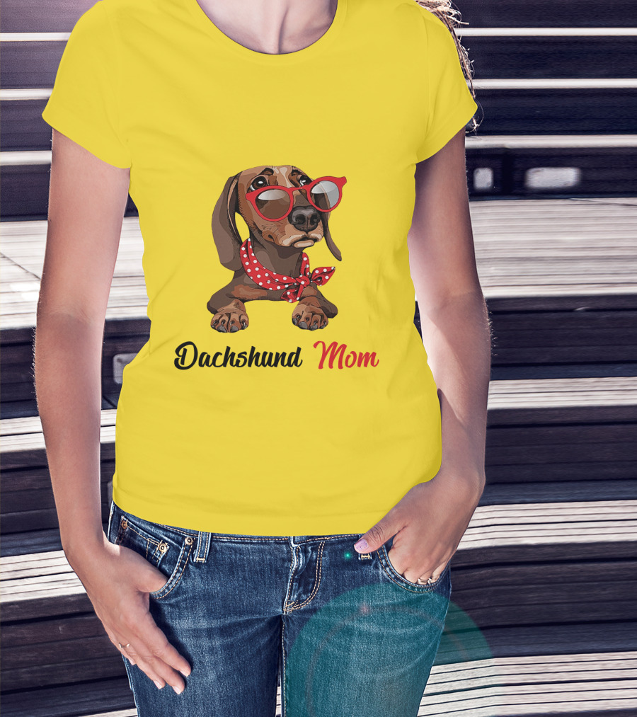 Dachshund Mom Red Glasses And Polka Dot Scarf T-Shirt