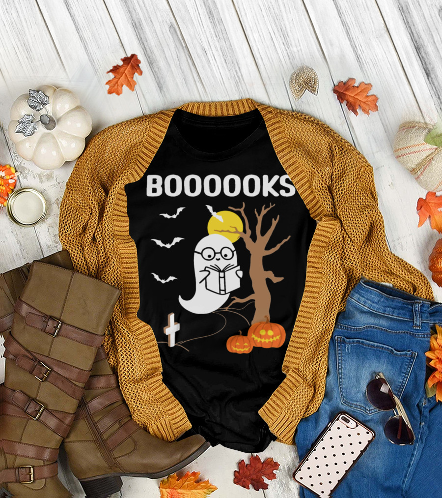 BOOOOOKS Halloween Ghost Reading by Pumpkins with Moon and Bats T-Shirt