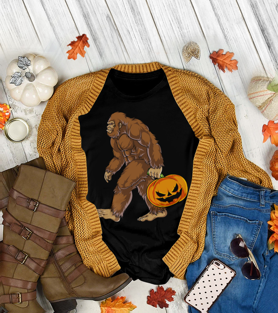 Bigfoot Sasquatch Holding Halloween Pumpkin Face T-Shirt