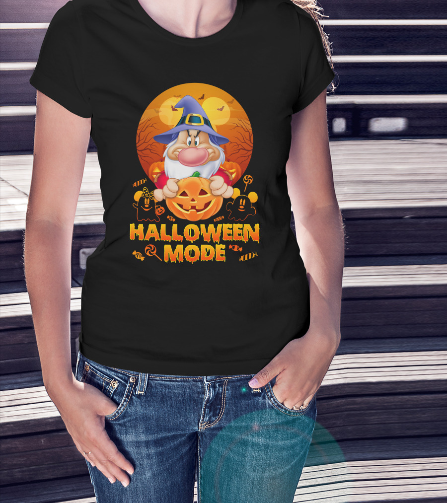 Grumpy Halloween Mode Wizard With Jack-O'-Lantern T-Shirt