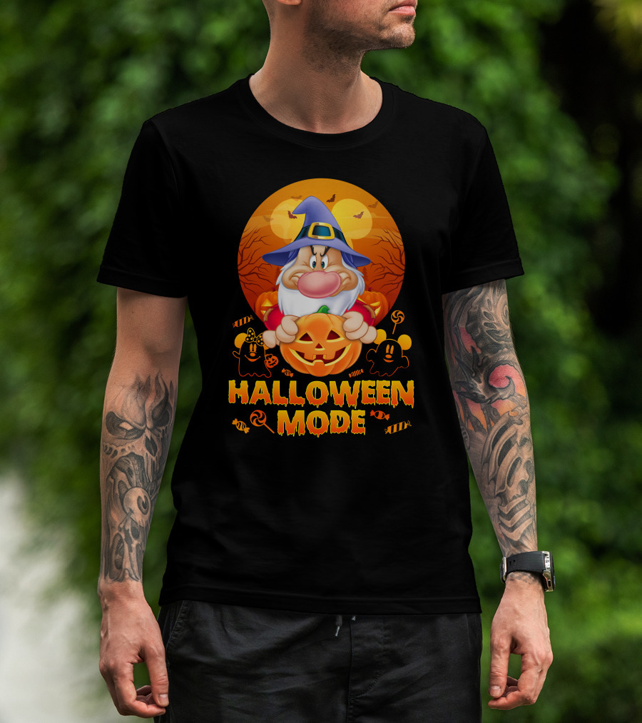 Grumpy Halloween Mode Wizard With Jack-O'-Lantern T-Shirt