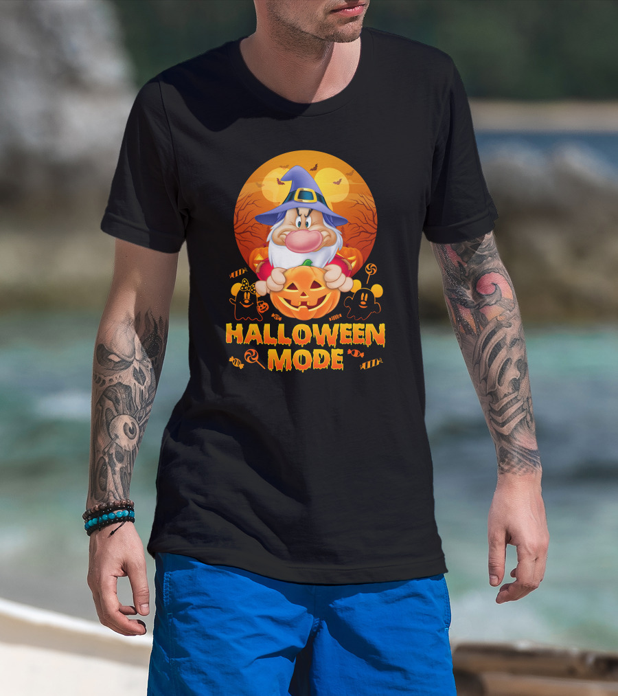 Grumpy Halloween Mode Wizard With Jack-O'-Lantern T-Shirt