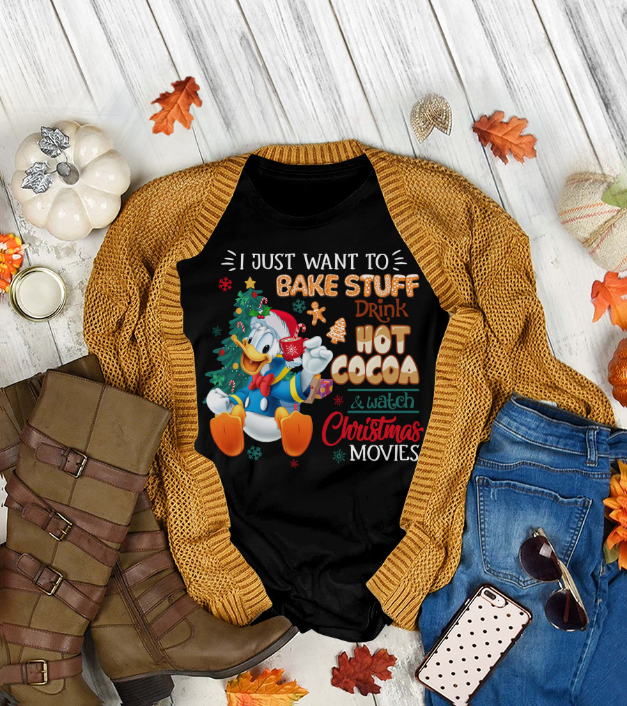 I Just Want To Bake Stuff Drink Hot Cocoa & Watch Christmas Movies Donald Duck T-Shirt