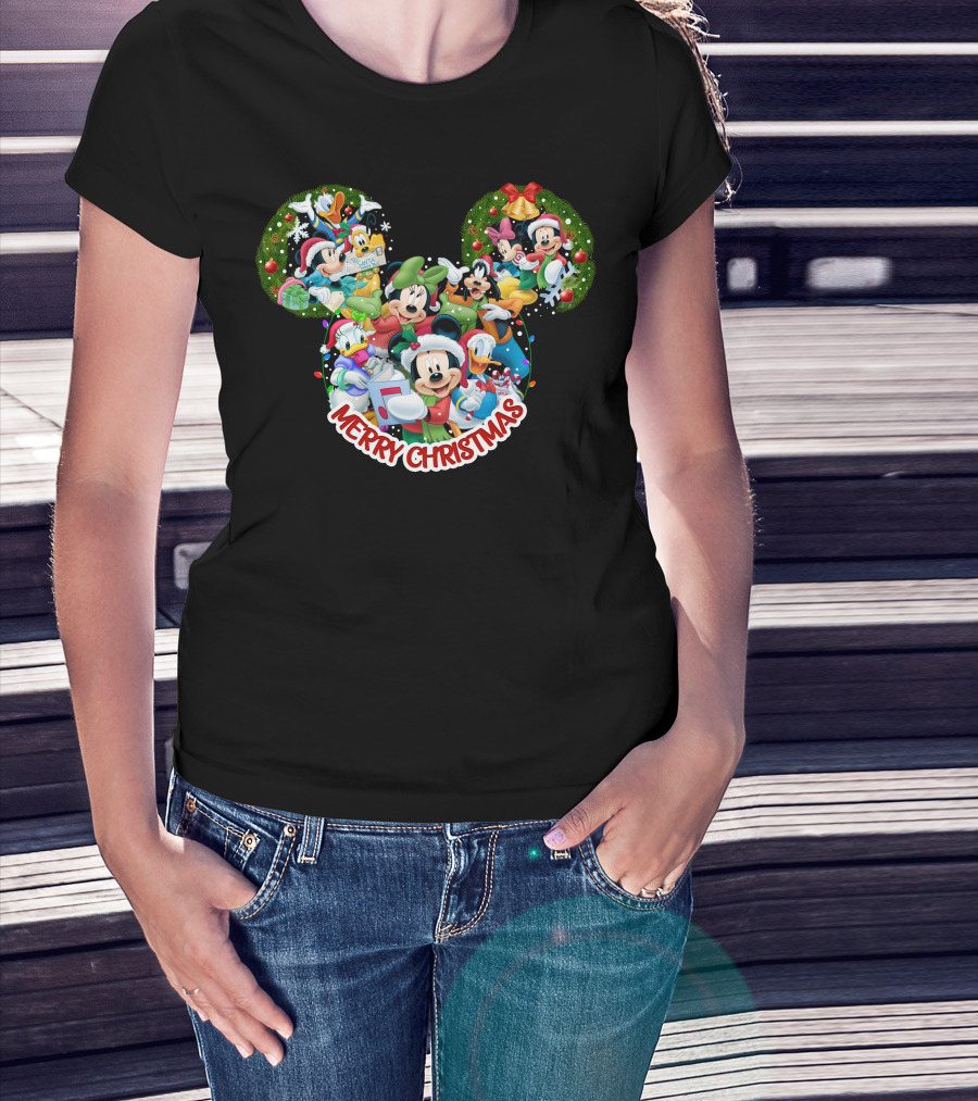 Mickey And Friends Merry Christmas Wreaths T-Shirt