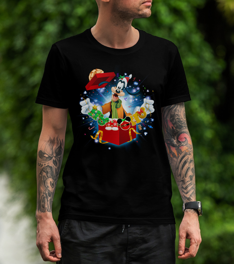 Goofy Christmas Gift Box With Mickey Mouse Ornaments T-Shirt