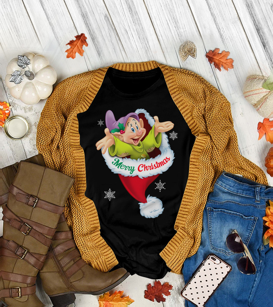 Dopey Merry Christmas Santa Hat Snowflakes T-Shirt