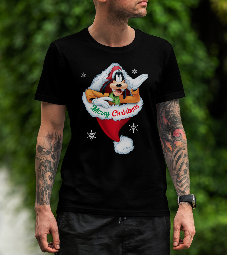 Merry Christmas Goofy In Santa Hat With Snowflakes T-Shirt