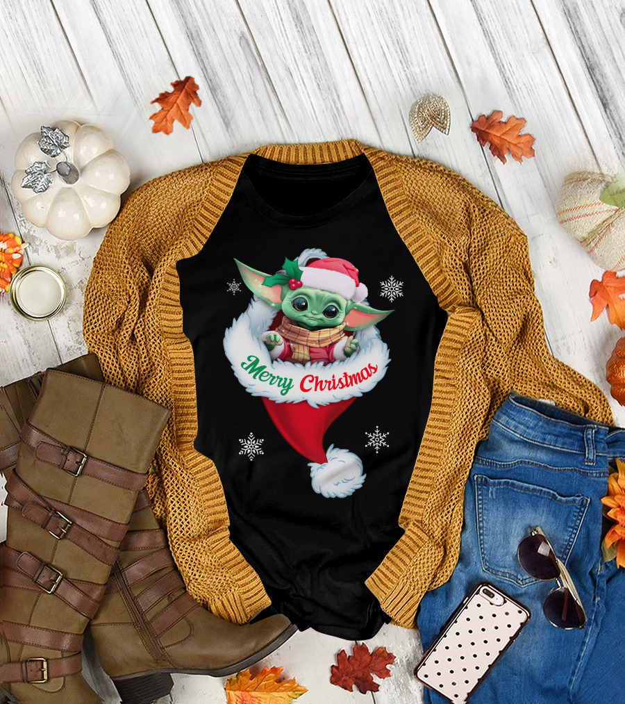 Merry Christmas Yoda Santa Hat Snowflakes T-Shirt