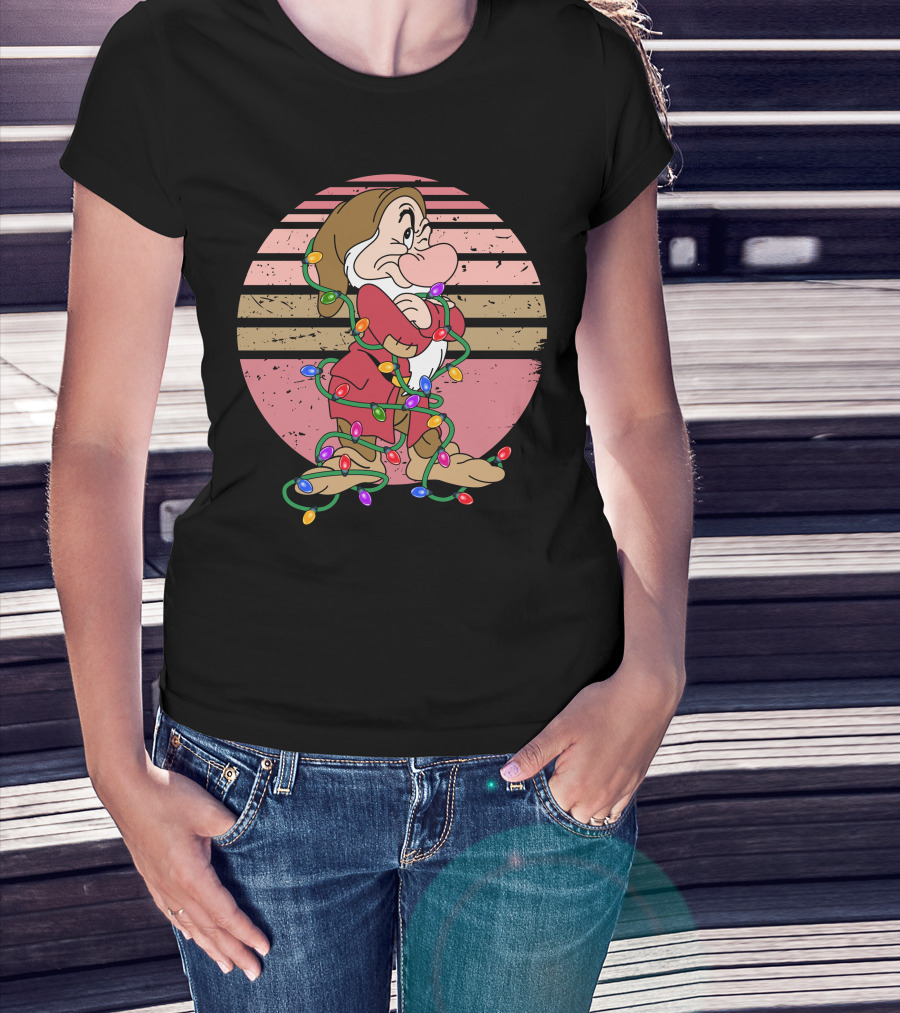 Grumpy Dwarf Wrapped In Christmas Lights Retro Sunset Style T-Shirt