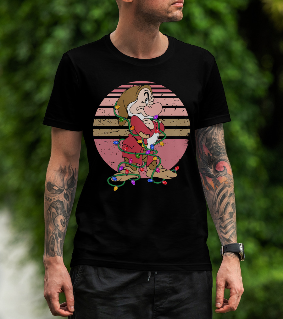 Grumpy Dwarf Wrapped In Christmas Lights Retro Sunset Style T-Shirt