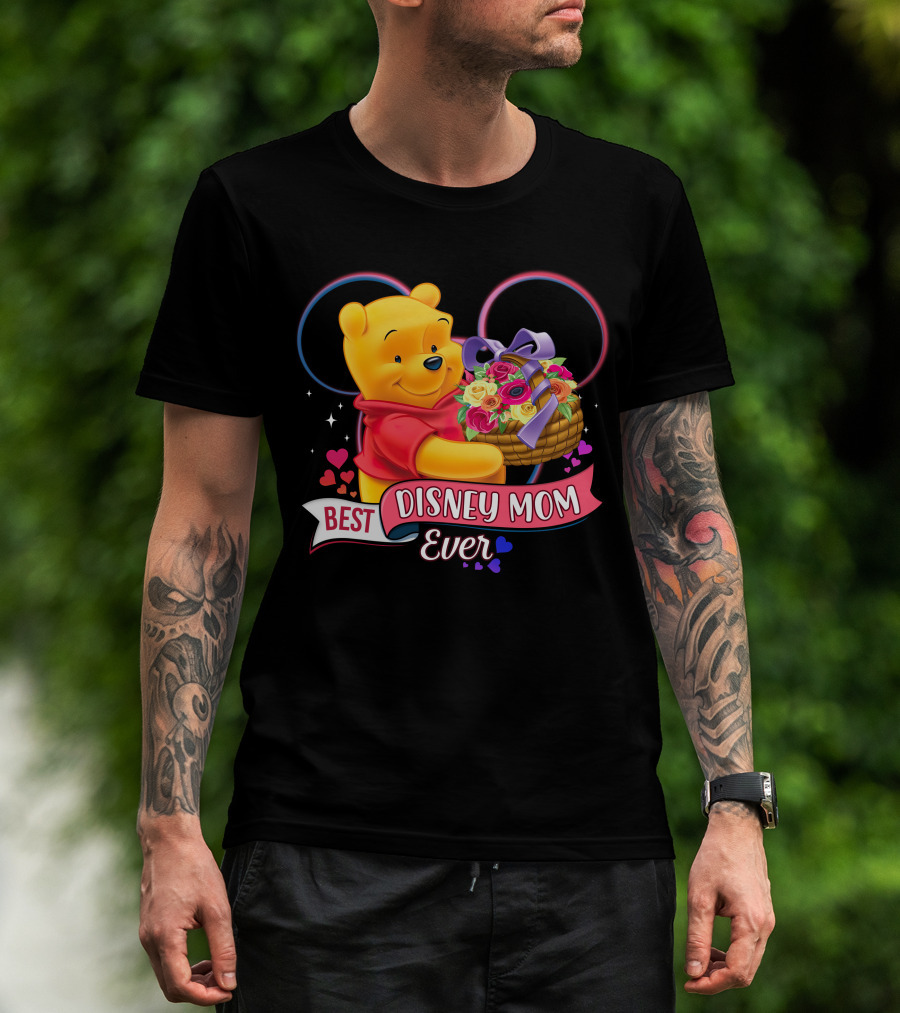 Best Disney Mom Ever Pooh Bear With Bouquet Of Flowers And Hearts T-Shirt